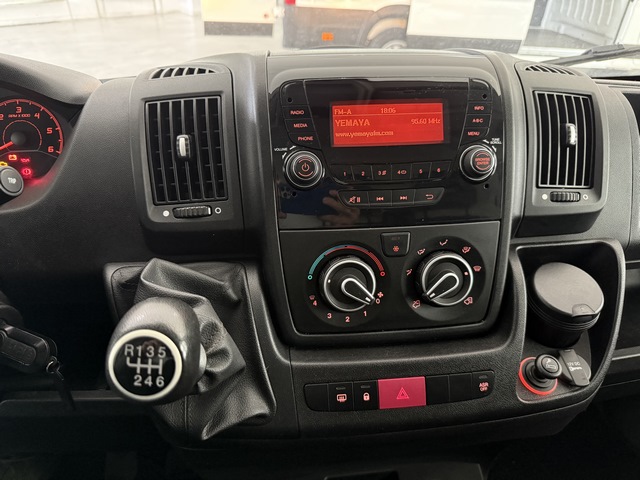 Citroën Jumper 35 L4H3 Heavy HDi 150 interior 1