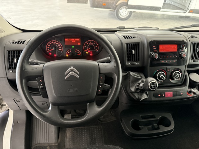 Citroën Jumper 35 L4H3 Heavy HDi 150 interior 2
