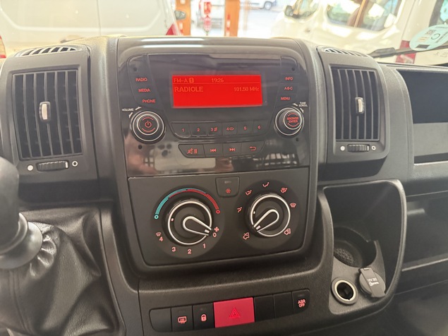 Peugeot Boxer Caja Abierta Radio