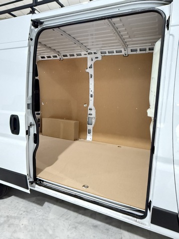 Peugeot Boxer L2H2 Puerta Lateral Zona de Carga