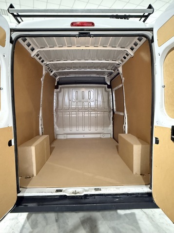 Peugeot Boxer L2H2 Zona de Carga