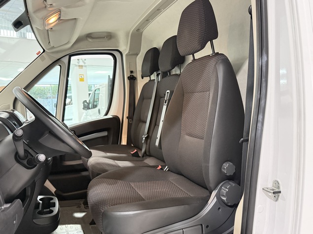 Peugeot Boxer L2H2 asientos
