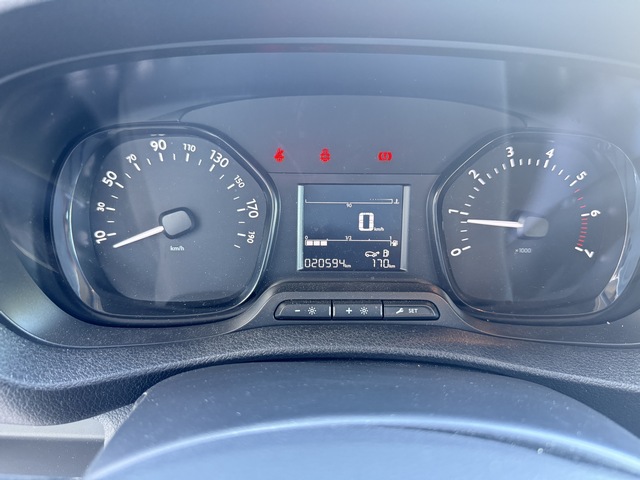 Peugeot Expert 1.5 BlueHDi 120 CV 9 Plazas cuenta kilómetros