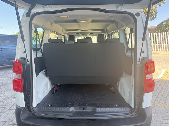 Peugeot Expert 1.5 BlueHDi 120 CV 9 Plazas interior trasero