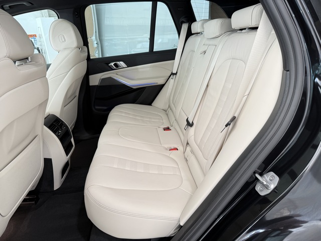 Vehiculo Seminuevo BMW X5 XDrive 25 asientos traseros