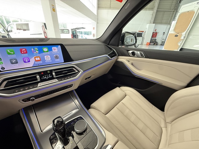Vehiculo Seminuevo BMW X5 XDrive 25 interior derecha
