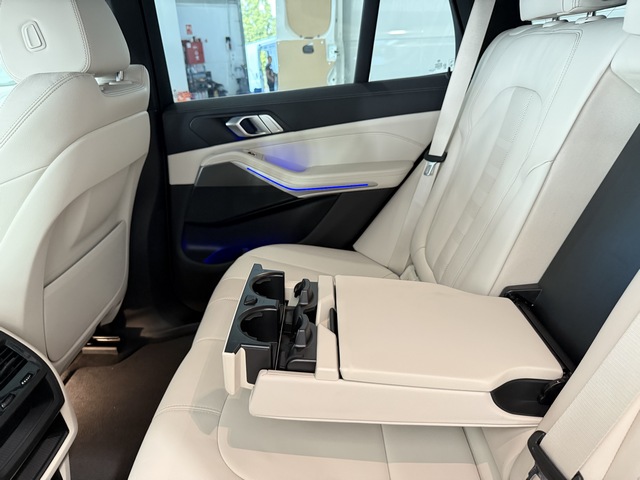 Vehiculo Seminuevo BMW X5 XDrive 25 interior trasero