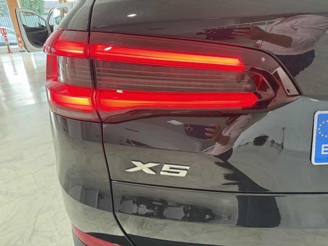 Vehiculo Seminuevo BMW X5 XDrive 25 luz freno 1