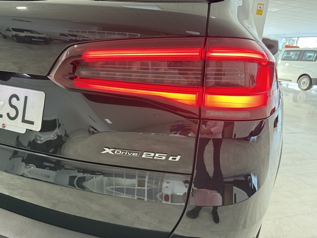 Vehiculo Seminuevo BMW X5 XDrive 25 luz freno