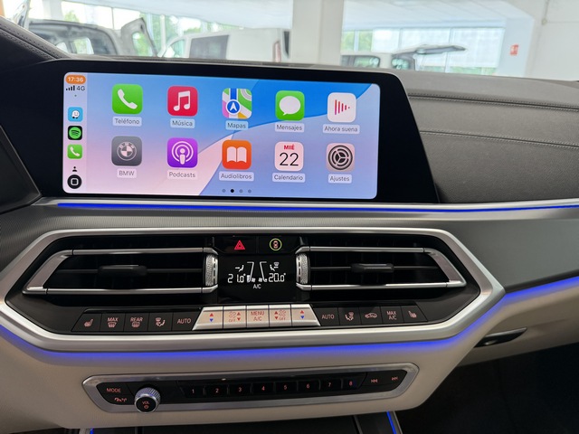Vehiculo Seminuevo BMW X5 XDrive 25 pantalla 2