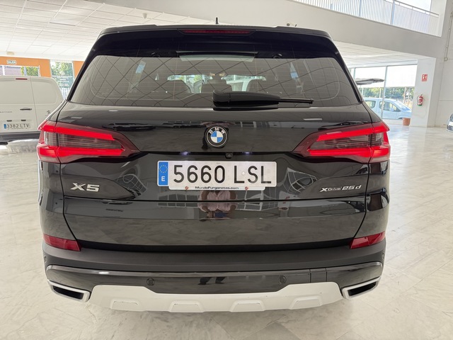 Vehiculo Seminuevo BMW X5 XDrive 25 trasera 2