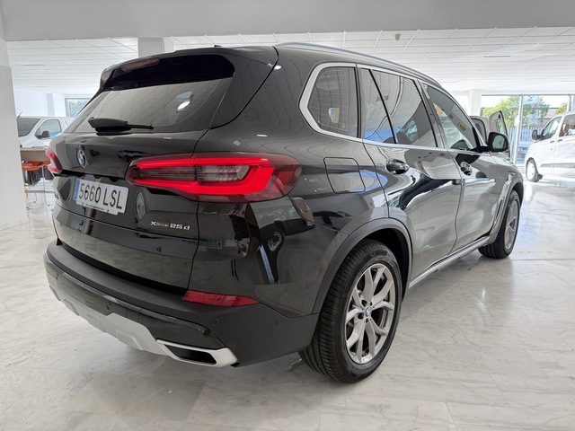 Vehiculo Seminuevo BMW X5 XDrive 25 trasera