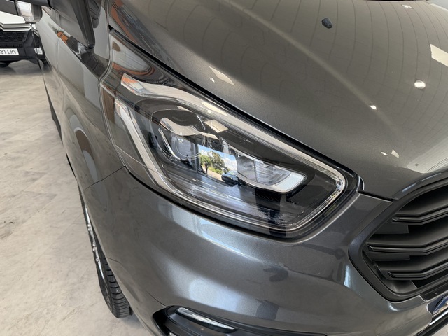 Ford Transit Custom 8 Plazas Hibrida faros en perfecto estado