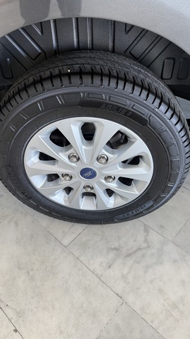 Ford Transit Custom 8 Plazas Hibrida neumaticos nuevos