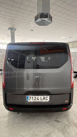 Ford Transit Custom 8 Plazas Hibrida parte trasera furgoneta cerrada