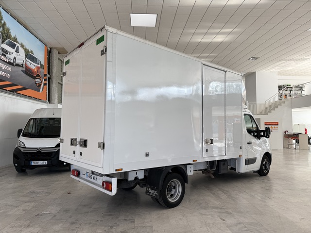 Nissan Interstar Caja Paquetera semi nueva en perfecto estado parte trasera