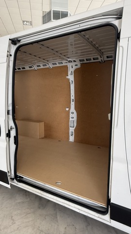 Peugeot Boxer · 3.5 L3 H2 BHDI 103kW (140CV) interior renovado