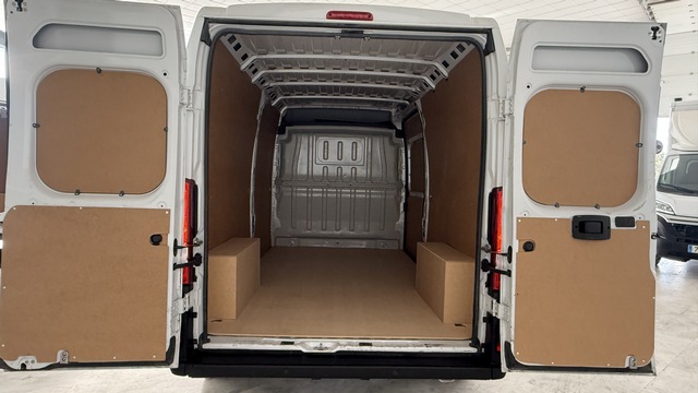 Peugeot Boxer · 3.5 L3 H2 BHDI 103kW (140CV) zona de carga