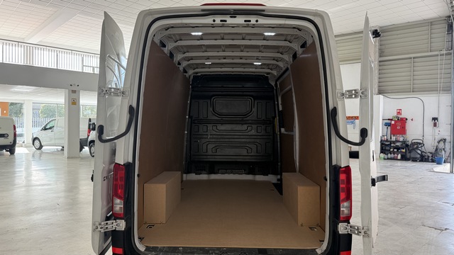 Volkswagen Crafter BM TN L3H2 itnerior de la furgoneta seminueva